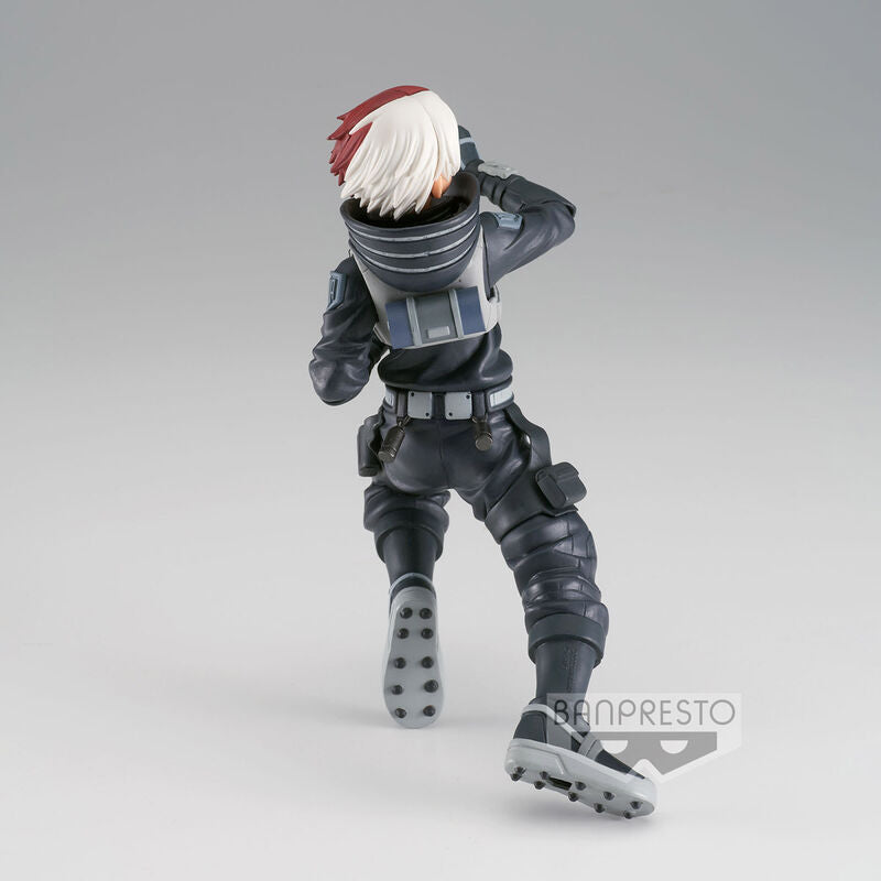 Action figure with a gray and black outfit on a gray background, featuring the brand 'Banpresto'.